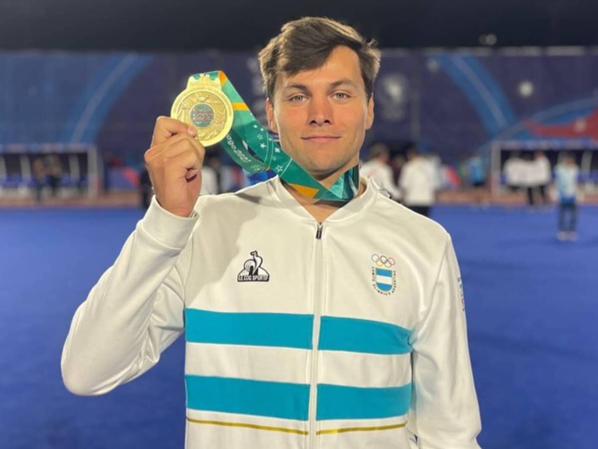 <b>Keenan</b>, que se desempeña en la función de mediocampista o delantero, pasó casi toda su adolescencia en Europa: primero se formó en el<b> Club Egara</b> de Cataluña, mientras que luego del Mundial Juvenil de India en 2016, fue fichado por el <b>HC Klein Zwitserland</b> de La Haya (Países Bajos), un país y ciudad muy vinculado al hockey sobre césped y donde conocería a su actual pareja, 10 años mayor.