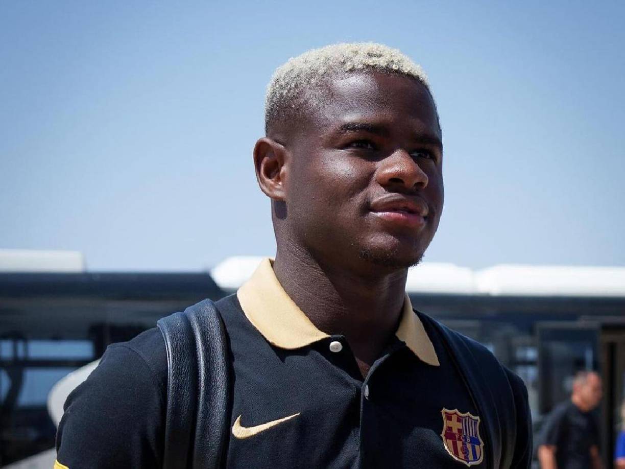 Faye ya está pasando el reconocimiento con el Rennes de Francia y el jugador ya está en en el país. El club pagará 11 millones por el futbolista y el Barcelona se reserva el 30% de una futura venta.