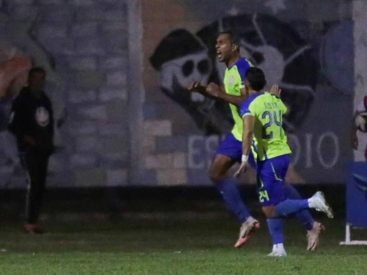 Eddie gritó con euforia su gol marcado al Motagua. La ley del ex se hizo presente.