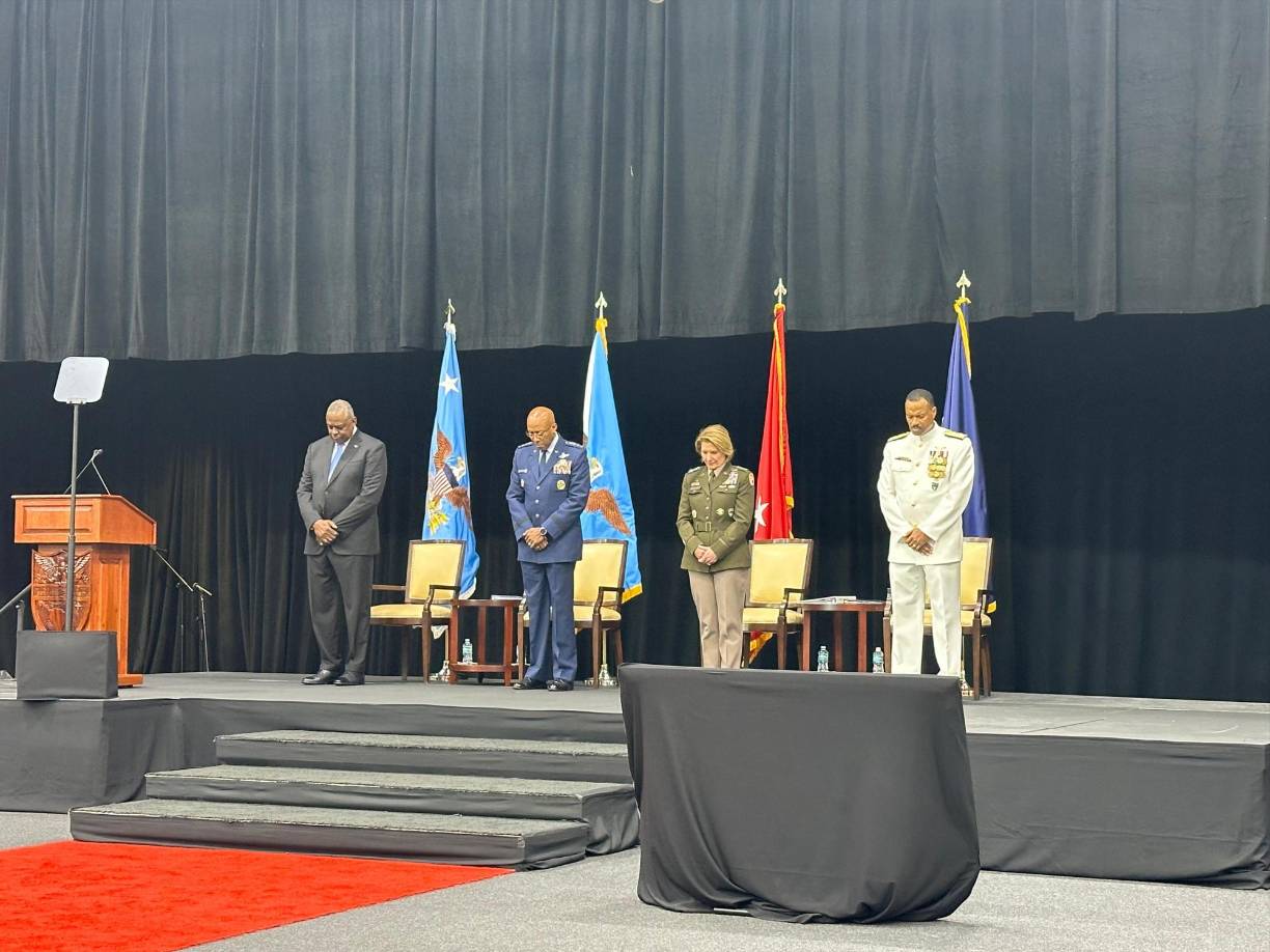 “Siempre estaremos allí para las naciones con ideas afines, que comparten nuestros valores, nuestra democracia, nuestro estado de derecho y los derechos humanos”, aseveró el almirante de la Marina estadounidense, el primer afroamericano que asume la dirección del Comando Sur.