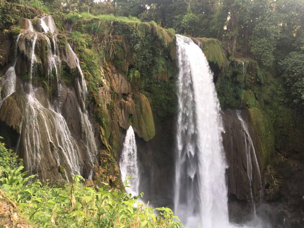 La maravillosa caída de agua es de 43 metros de altura y está entre las más grandes de Centroamérica. 