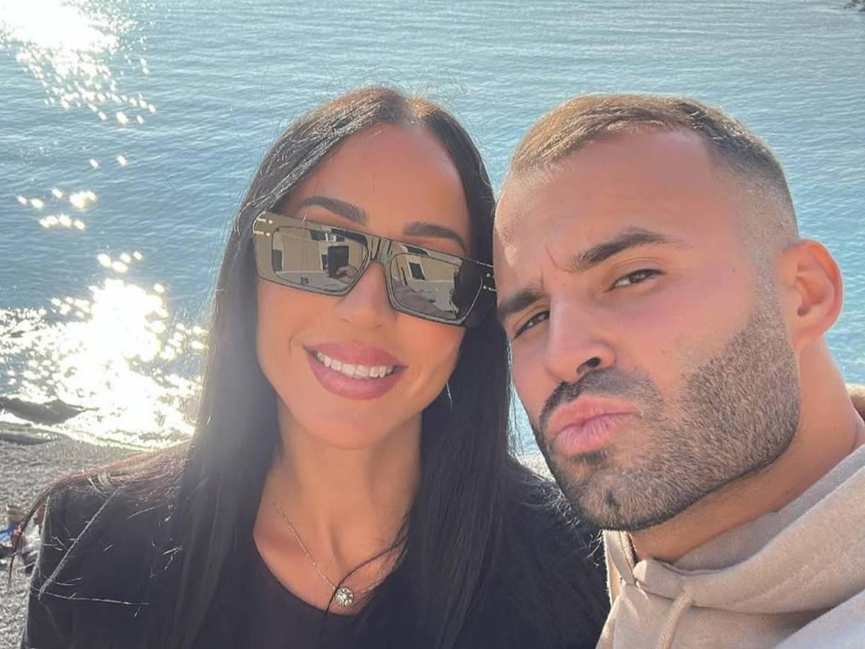 “Si hubiese querido me hubiera quedado en el Madrid, pero apareció la opción del PSG. Como no estaba teniendo muchos minutos, pensé en irme a París porque iba a jugar y tener minutos. Encima estaba Emery de entrenador, que fue el que me llamó. El Madrid hizo muchos fichajes y quería ir a la Eurocopa con la selección”, señaló Jesé en una charla con el youtuber ‘Mowlihawk’.