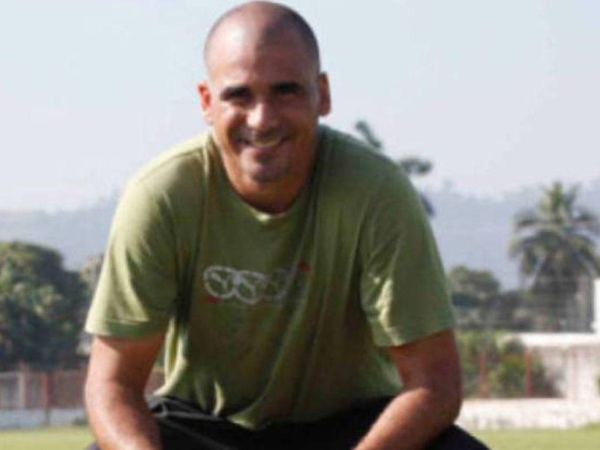 Tras el descenso de los cholomeños, Torlacoff iniciaría su camino en la Liga de Ascenso, en donde vistió los colores del Sula de La Lima y Nacional de Villanueva.