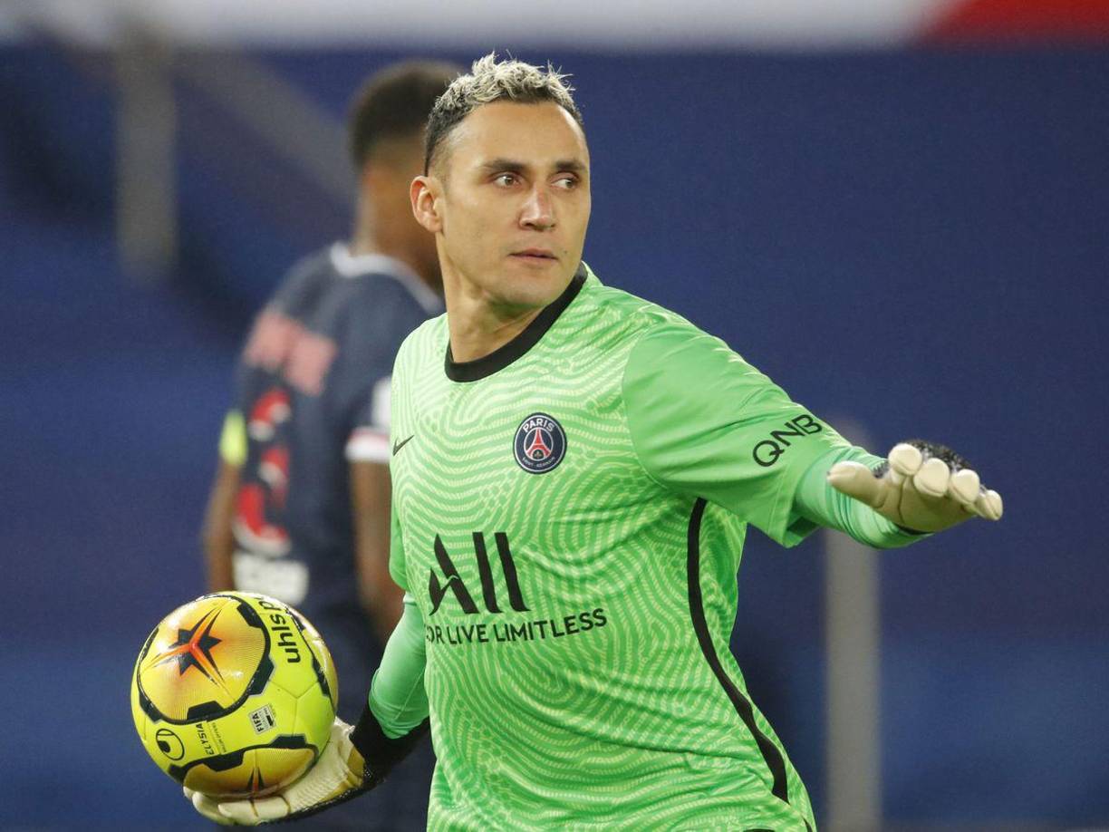Según informó la cadena de televisión francesa ‘BFM TV’, en la denuncia se describe que Keylor Navas prefería que su empleado trabajara “según sus reglas” y no las de la ley francesa.
