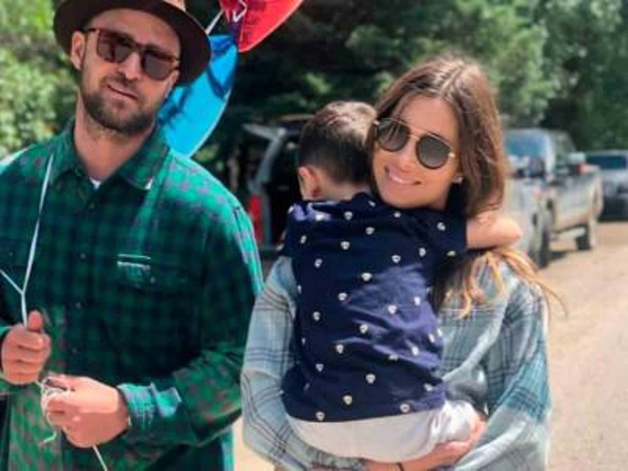 <b>Justin Timberlake</b> también forma parte de los famosos que fueron infieles. Su caso ocurrió en 2019, cuando se difundieron imágenes junto a la <b>actriz Alisha Wainwright</b> en la que se daban muestras de afecto, esto mientras tenía su matrimonio con <b>Jessica Biel</b>.