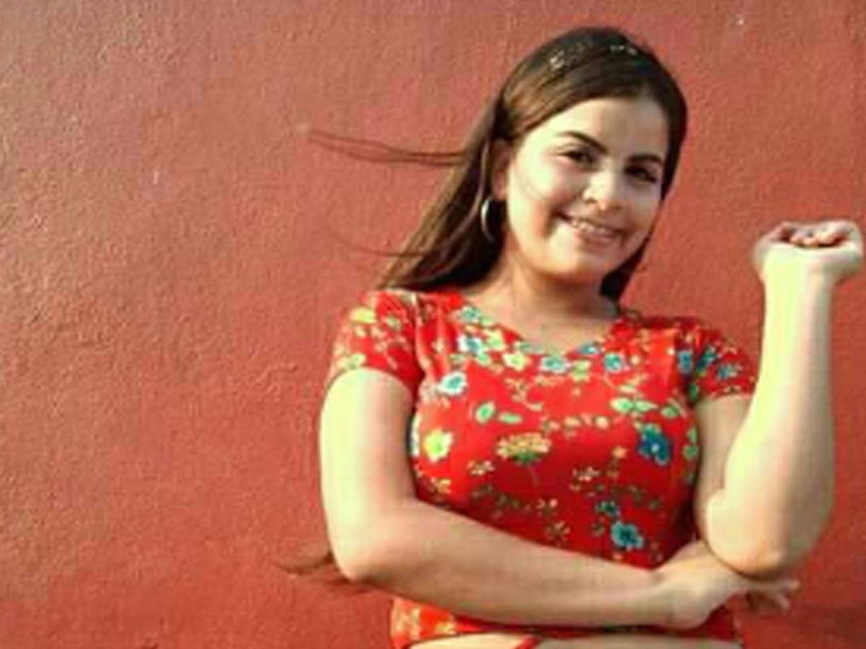 Luego salieron y encontraron el cuerpo de Anyela en el porche de su casa. De inmediato llamaron a las autoridades.