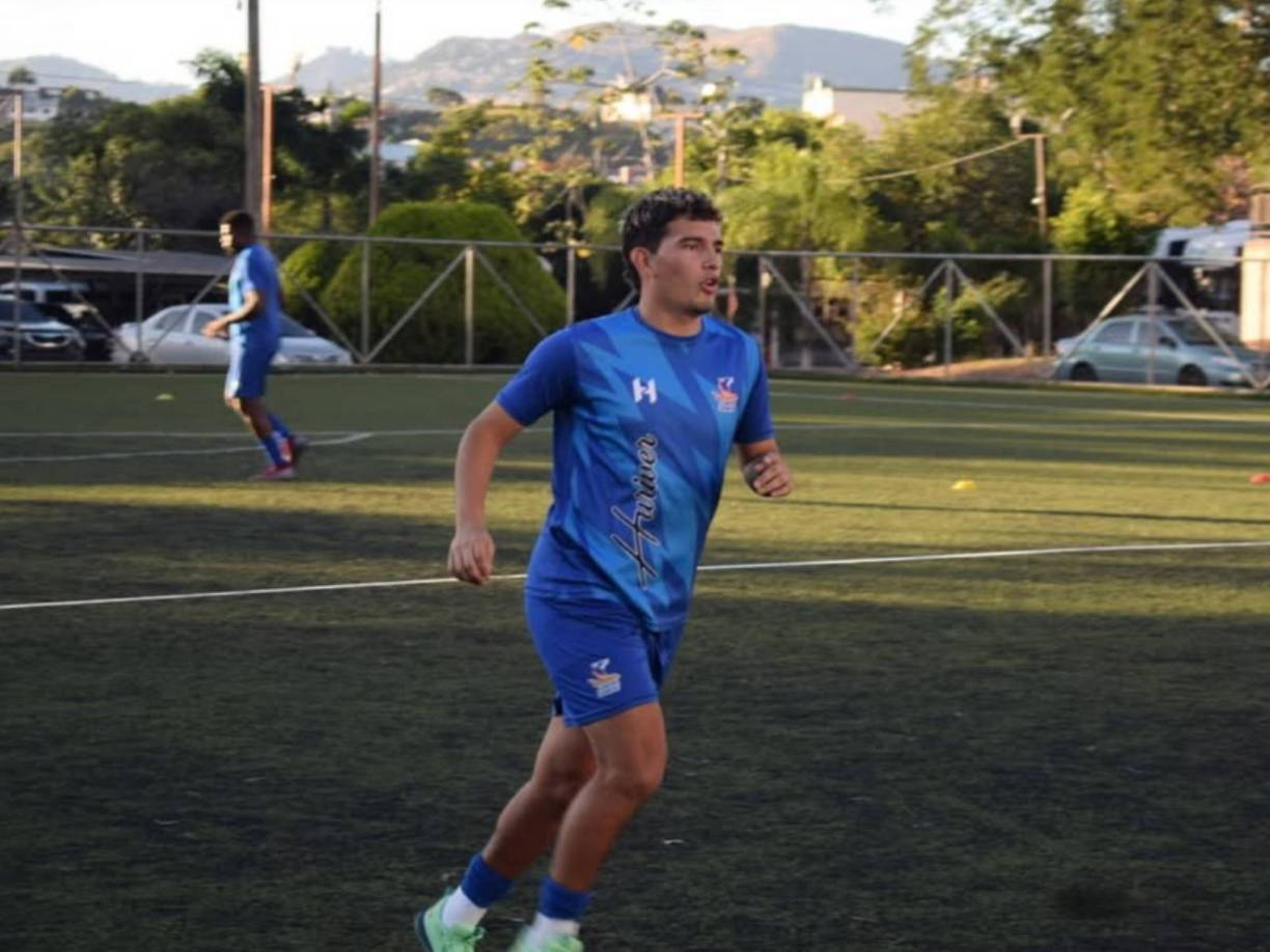 Rembrandt Adán Flores vuelve a las filas de la UPNFM para este Clausura 2025. 