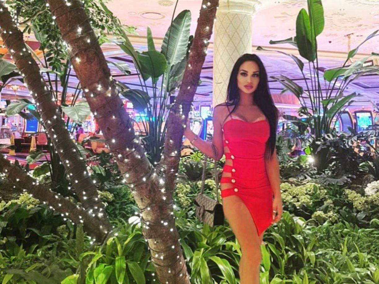 “Ronaldo es a la vez distante pero cercano y es buena persona y un muy buen profesional en su campo y no puedo decir nada malo de él”, puntualizó la famosa modelo.