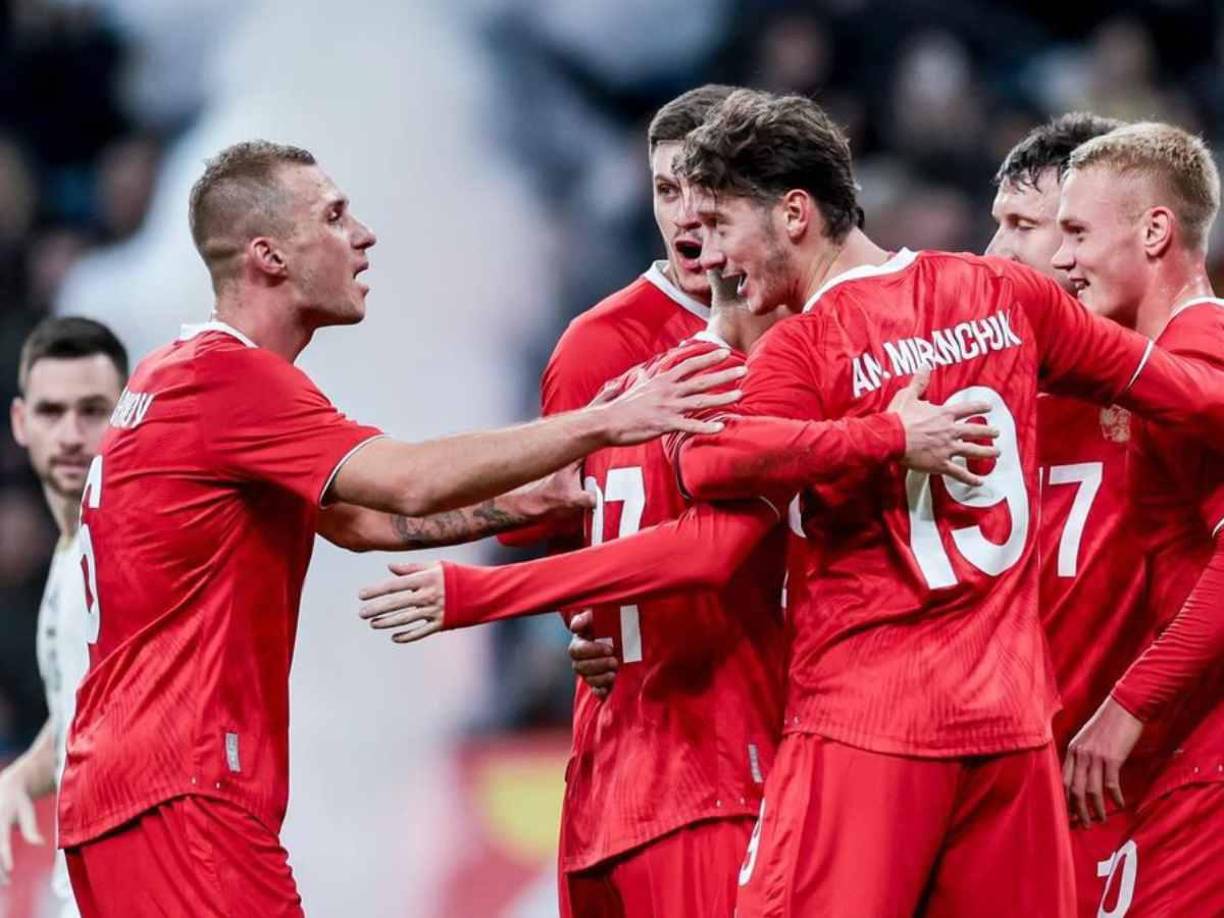 FIFA y la UEFA suspendieron la participación de clubes y de su selección rusa “hasta nuevo aviso”.