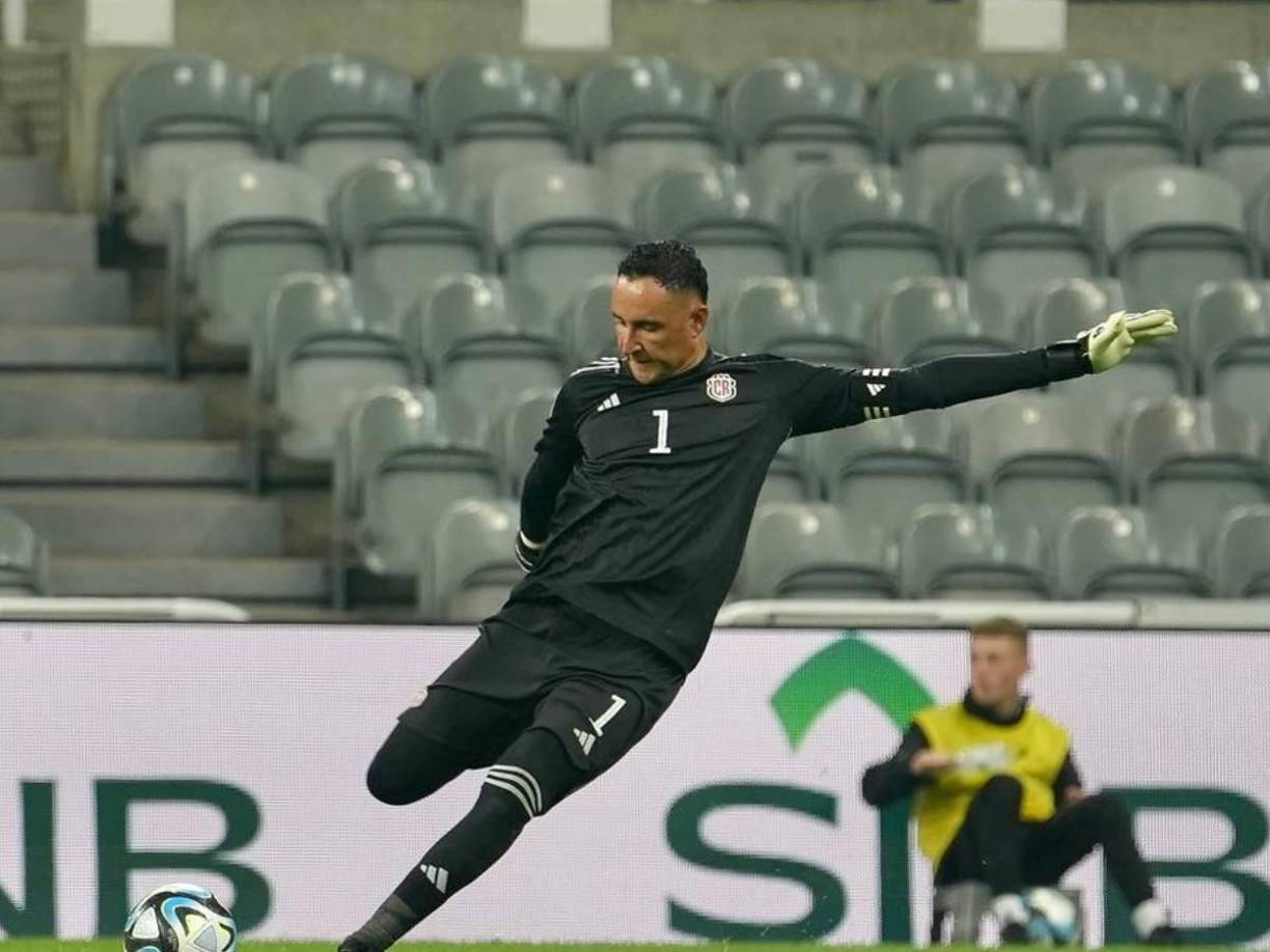 Al Xeneize le acercaron el nombre del arquero de 38 años, que hace seis meses se encuentra sin equipo tras su salida del PSG.