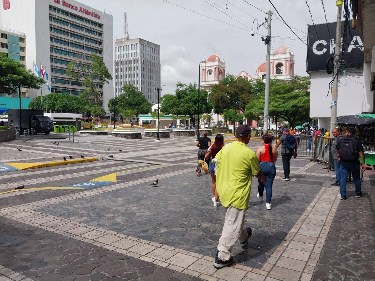 La situación se complicó y comenzaron a llover piedras. Los vendedores adujeron que se trataba de un grupo de carreteros que pedían que les devolvieran sus caballos.