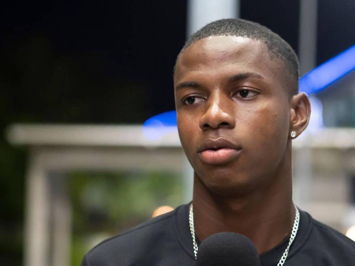 Bombazo. El defensor Julián Martínez podría dejar al Olimpia y se estaría convirtiendo en nuevo legionario: “Hay dos opciones, una de MLS y otra de Europa, veremos la posibilidad que se pueda lograr algo, estamos en conversaciones”, dijo Rafael Villeda, presidente del equipo olimpista.