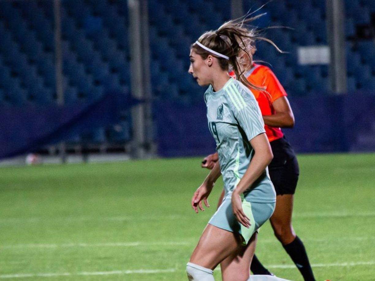 “Como mujeres, el entorno social misógino y machista en el que vivimos nos ha obligado a desarrollar una piel muy gruesa. pero hoy no basta solo con tener fortaleza para resistir, también hay que tener fortaleza para denunciar y alzar la voz ante el abuso y la agresión, para que más mujeres también alcen la voz, para que cada vez la red de apoyo sea más grande y podamos cuidarnos entre nosotras”, dijo la chica Flores.