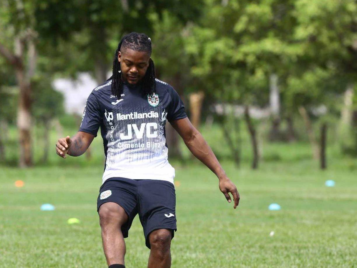 El lateral derecho Yer Gutiérrez se presentó al primer día de pretemporada del Marathón. El futbolista llega procedente del Génesis.