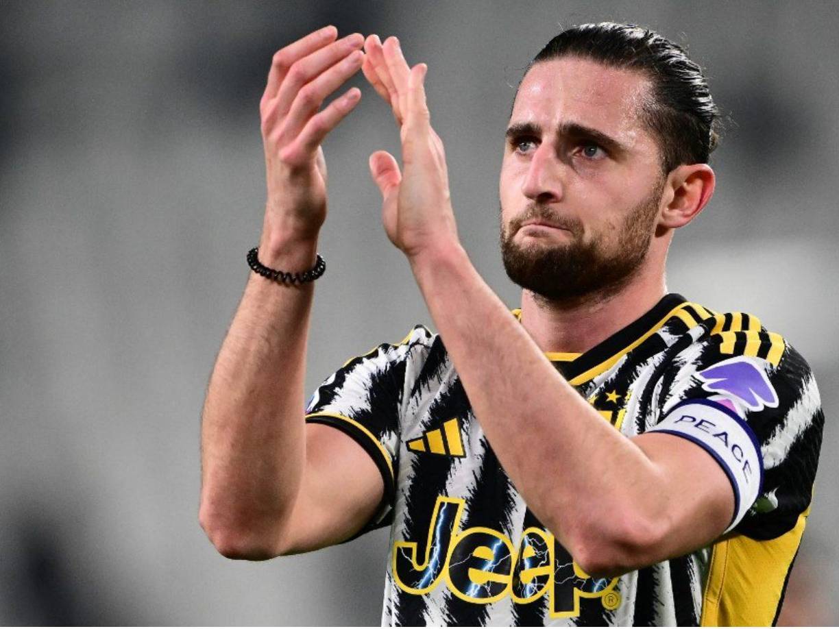 Según Gianluca di Marzio, el AC Milan quiere fichar al centrocampista francés Rabiot. El volante es agente libre tras no renovar con la Juve.