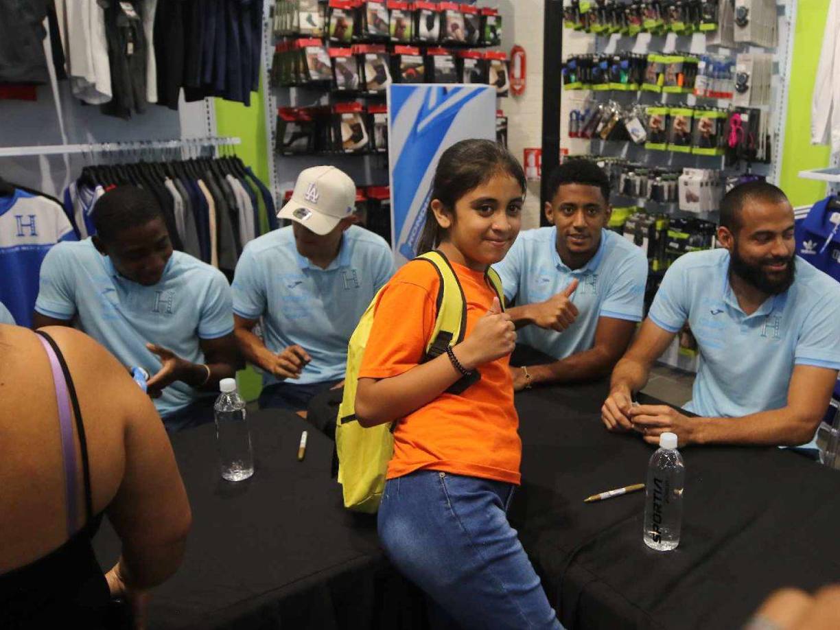 Antony Choco Lozano fue otro de los jugadores que más recibió cariño.