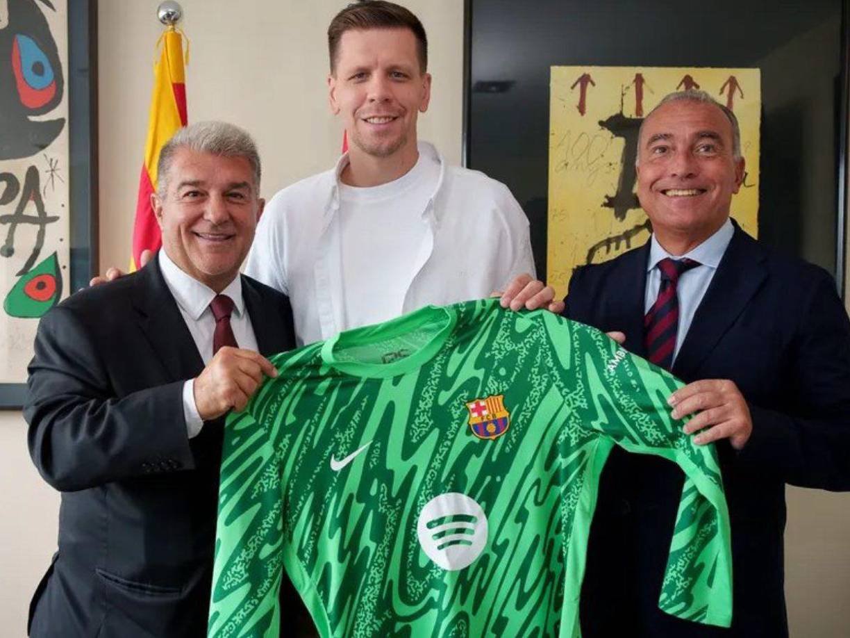 El FC Barcelona anunció la contratación, hasta el 30 de junio de 2025, del portero polaco Wojciech Szczesny, que cubrirá la baja del alemán Marc-André ter Stegen, lesionado de gravedad en el tendón rotuliano de su rodilla derecha.