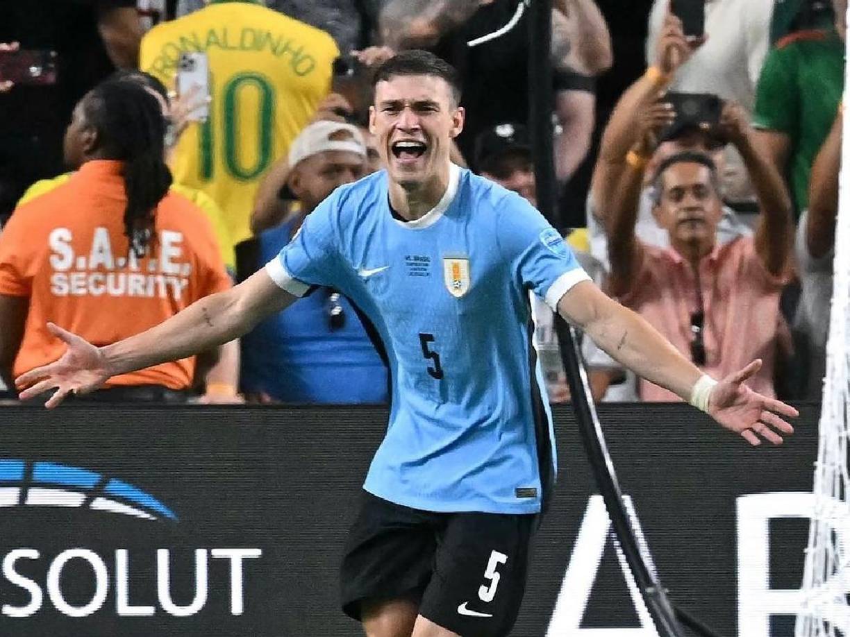 Según informa Fabrizio Romano, el PSG y el Manchester United están en conversaciones para negociar el traspaso de Manuel Ugarte. Los parisinos están abiertos a venderlo este verano antes del 31 de agosto.