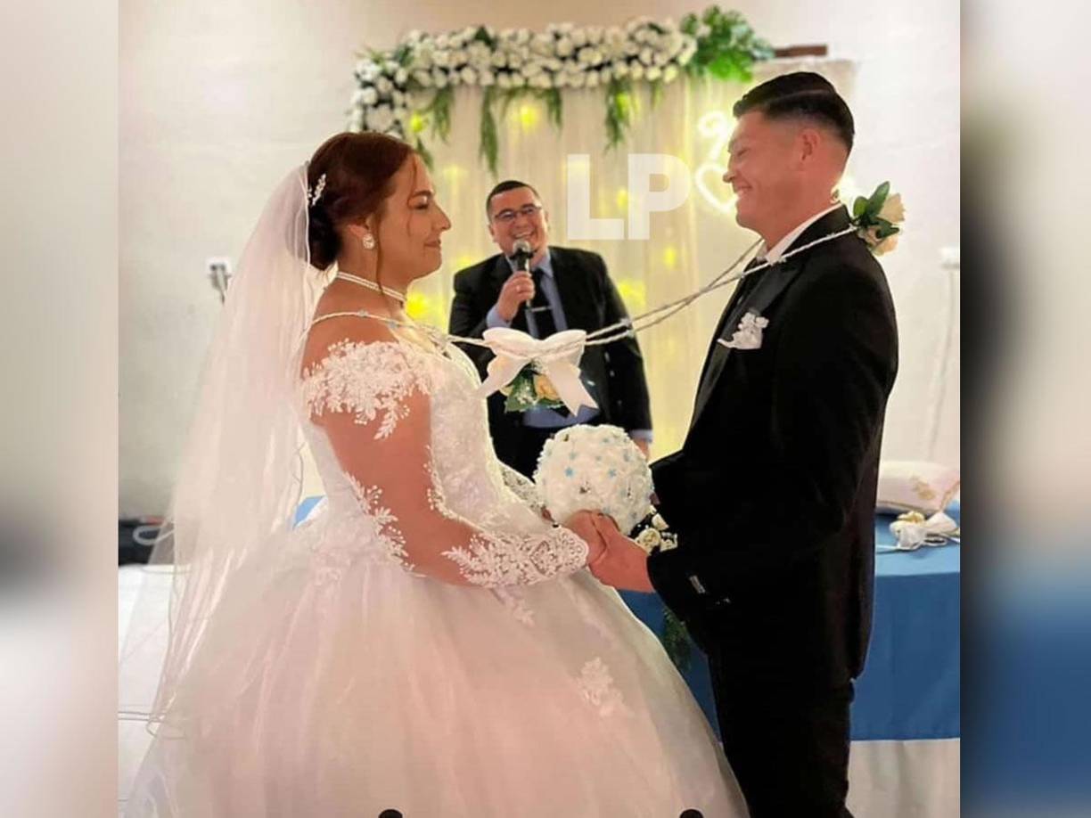 La felicidad del ‘Chelito’ Martínez por casarse con la madre de sus hijos era evidente en su rostro.