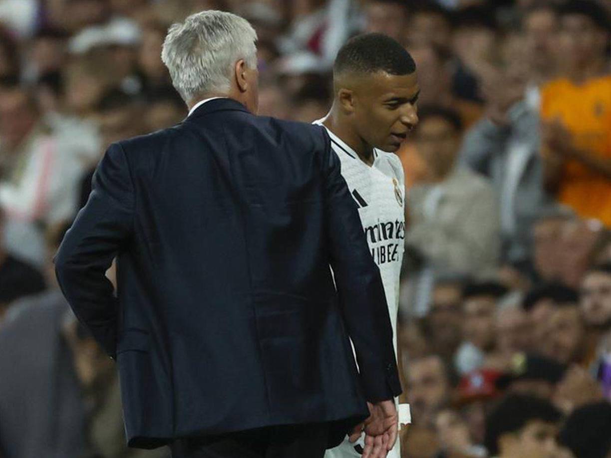 Ancelotti se vio obligado a reemplazar a Mbappé por petición del francés y genera preocupación en el Real Madrid.
