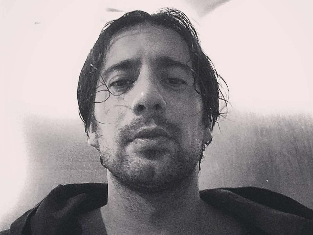 Y es que un exfutbolista fue hallado muerto este domingo en un hotel de la isla de Cerdeña con un golpe mortal en su cabeza. 