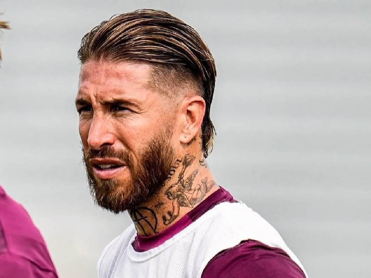 Sergio Ramos estuvo acompañado en todo momento por su hermano René y varios miembros del club mexicano desplazados hasta Madrid para estar presentes en el reconocimiento médico del futbolista.