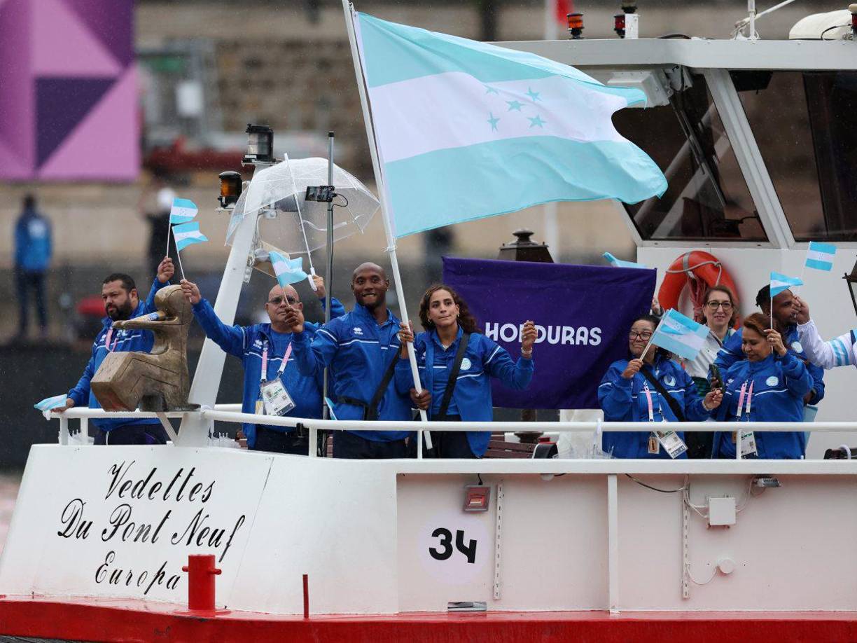 Kevin Mejía fue el abanderado de Honduras en la ceremonia de inauguración de los Juegos Olímpicos París 2024.