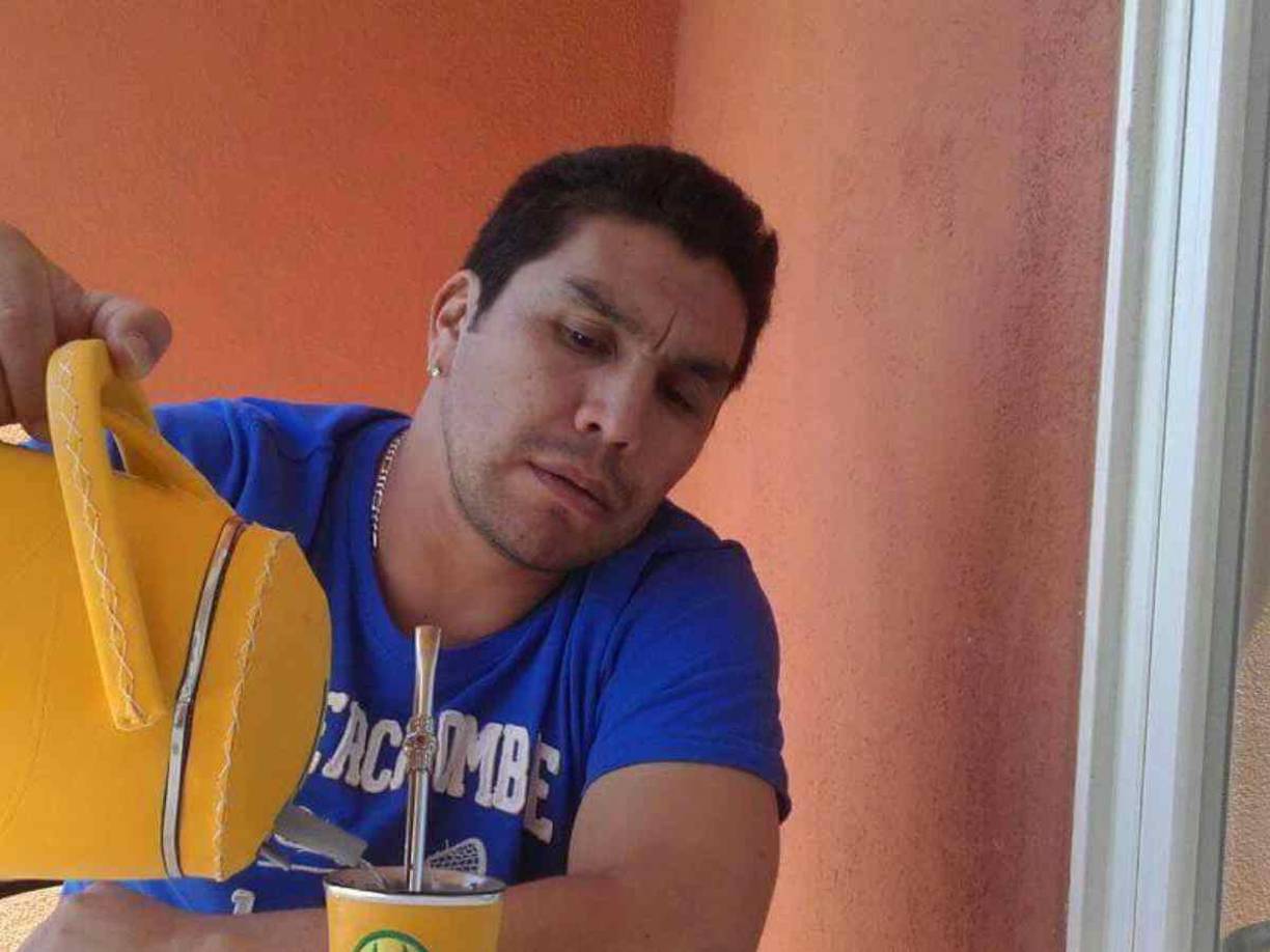 Tras el retiro, Cabañas se separó de su esposa, quien se apoderó de todos sus bienes, incluida una lujosa mansión en Asunción, Paraguay valuada en cinco millones de dólares, donde actualmente vive junto a sus dos hijos.