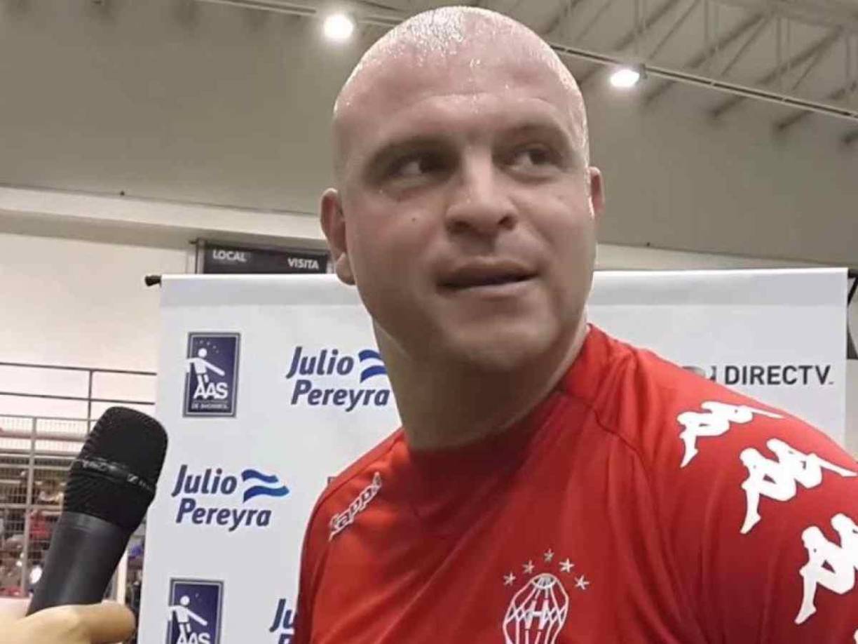 “Les pido mil disculpas pero tengo orden de desalojo y estoy con mi mujer embarazada, con dos niñas. Necesito ayuda de ustedes, de la gente”, señaló el exjugador uruguayo Sebastián Morquio.