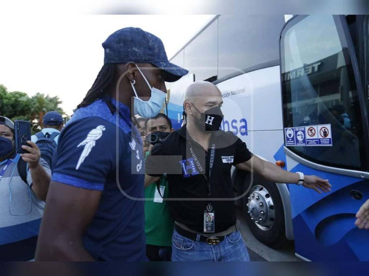 Alberth Elis se detuvo unos instantes para hablar con los medios que se dieron cita al lugar y dejó en claro que el miércoles saldrán a ganar porque no todo está perdido.