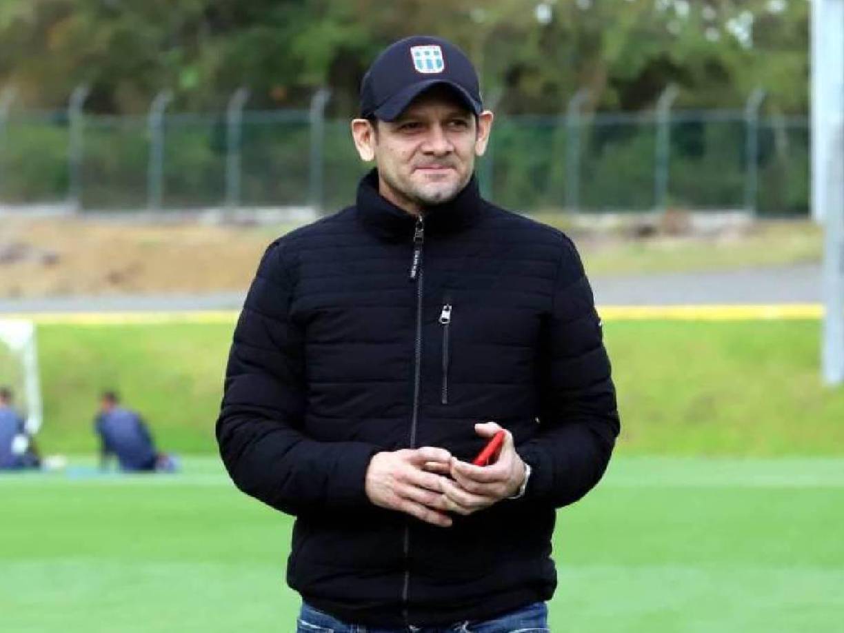 A mediados del 2003 fue fichado por el River Plate de la primera división de Uruguay, pero tuvo una oportunidad más y la dejó escapar.