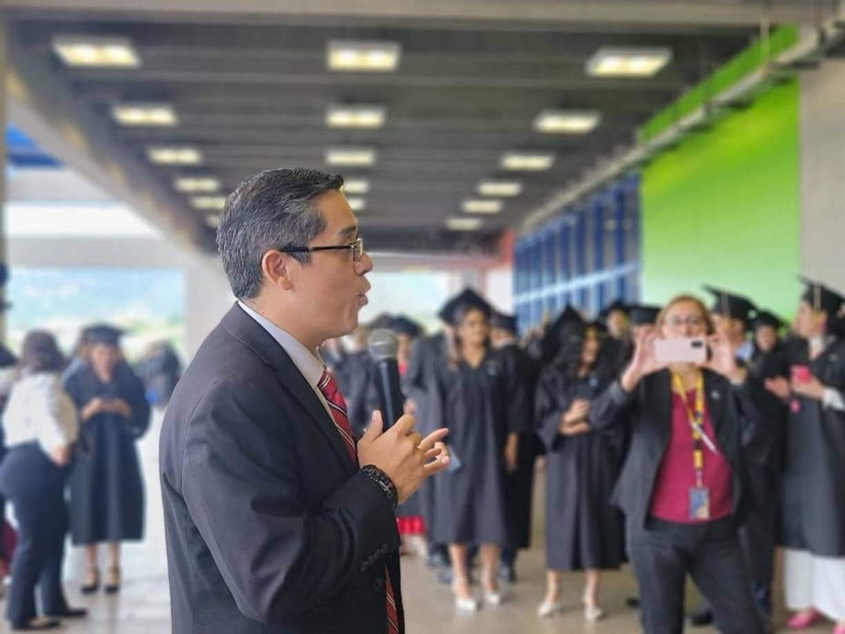 Por su parte, Odir Fernández manifestó que lo que hoy hizo la Unah evidencia que sigue siendo la mejor universidad de Honduras con una visión humanista e incluyente.