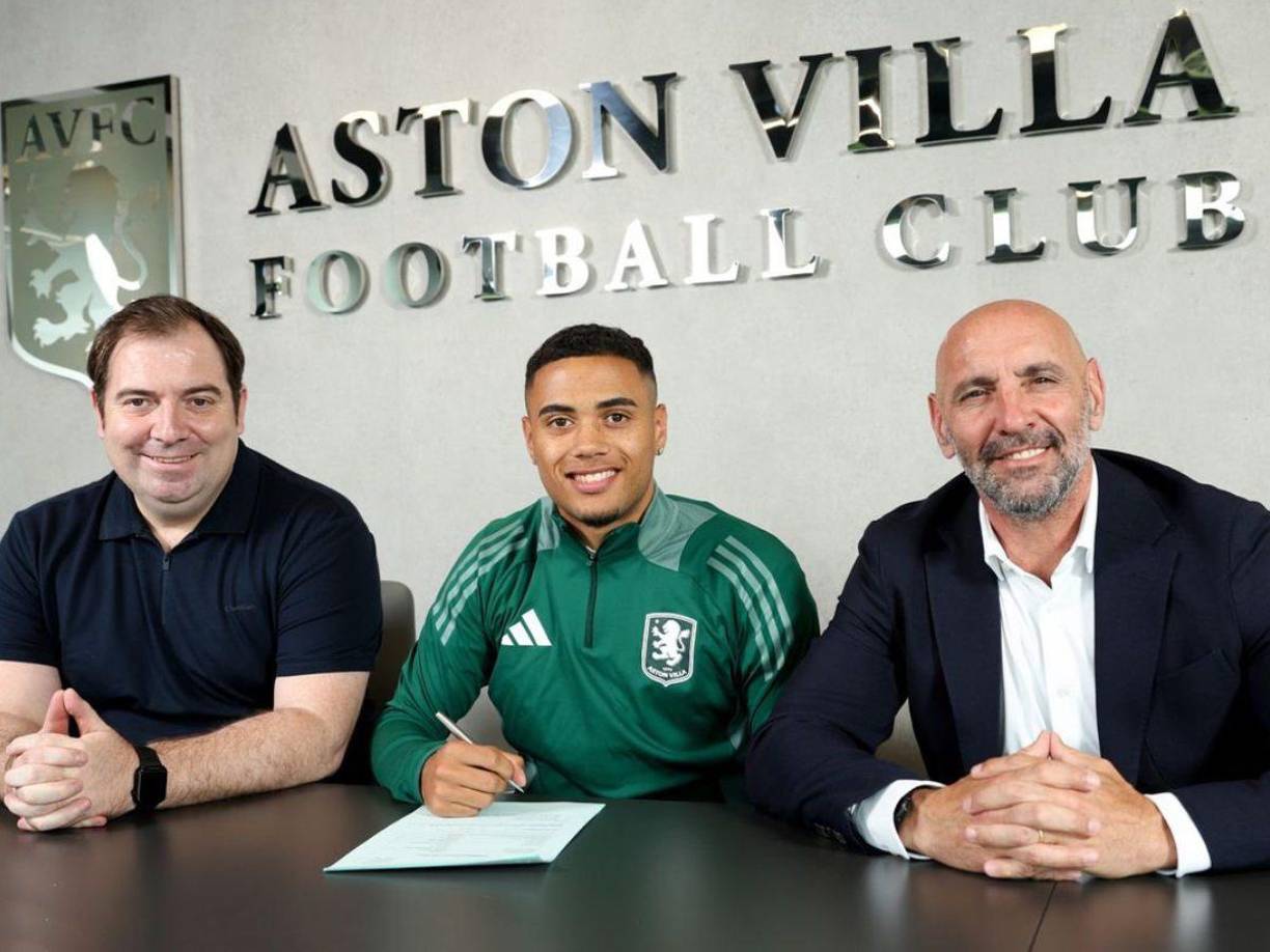 El Aston Villa ha fichado al extremo inglés Lewis Dobbin(centro) por por 11.800.000 €.. Llega procedente del Everton.