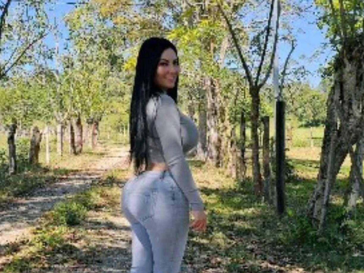 Producto del amor, la bella Ariana dejó de vender contenido en la popular plataforma de la página azul, ha optado por un estilo de vida más tranquilo y conectado con la naturaleza.