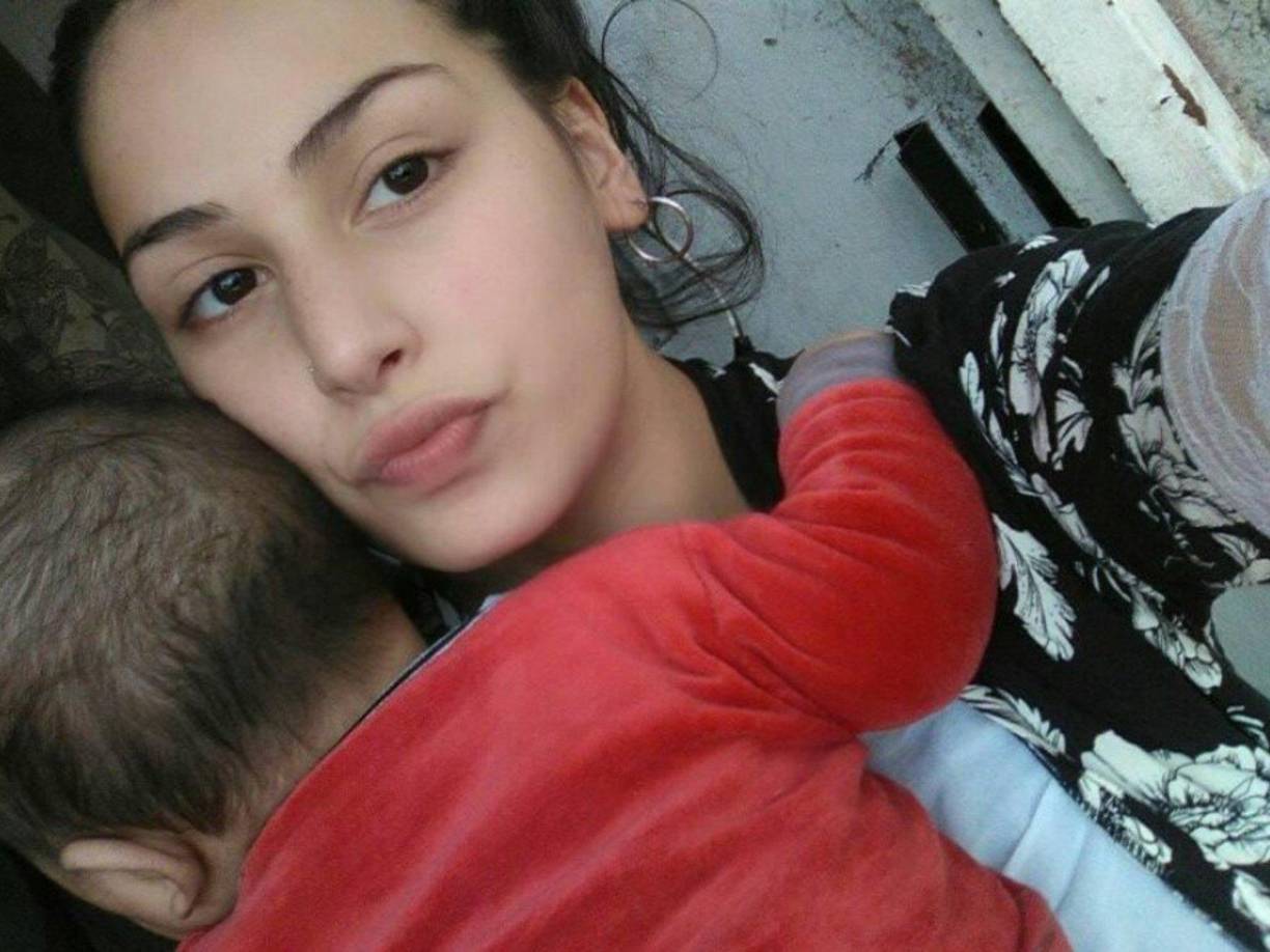 La joven deja un niño de dos años que se encuentra al cuidado de su familia.