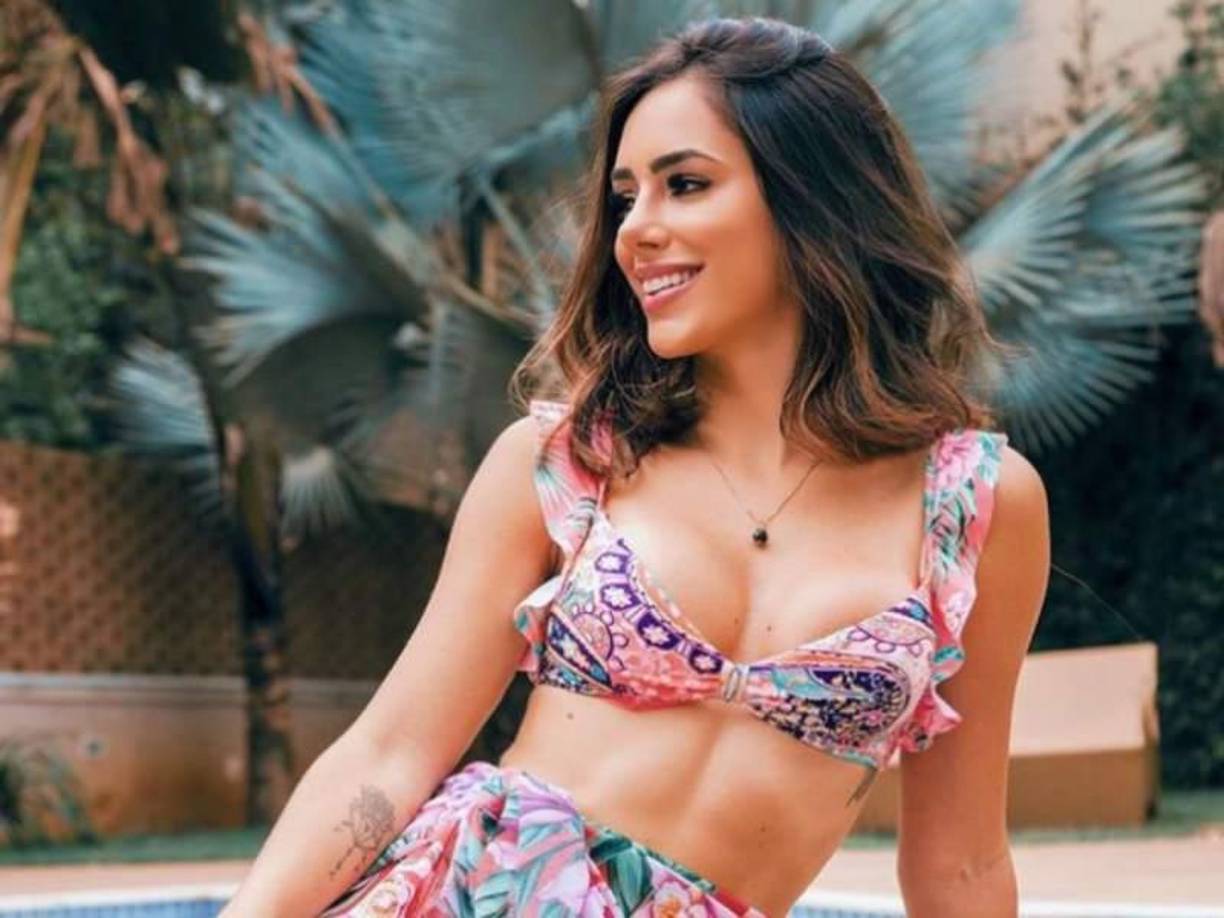 Biancardi estuvo saliendo con el cantante Caíque Gama, quien formaba parte de la banda Fly, y participó en la última temporada del reality show ‘De Férias com o Ex’ (Vacaciones con los ex) en el canal MTV por lo que no es nada ajena al foco mediático.