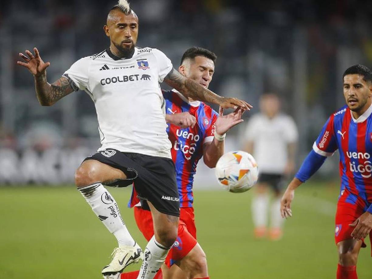 Los futbolistas fueron denunciados este lunes, bajo la acusación de drogar a una mujer y presuntamente cometer un delito de índole sexual, durante una fiesta en un local nocturno, informó Carabineros de Chile.