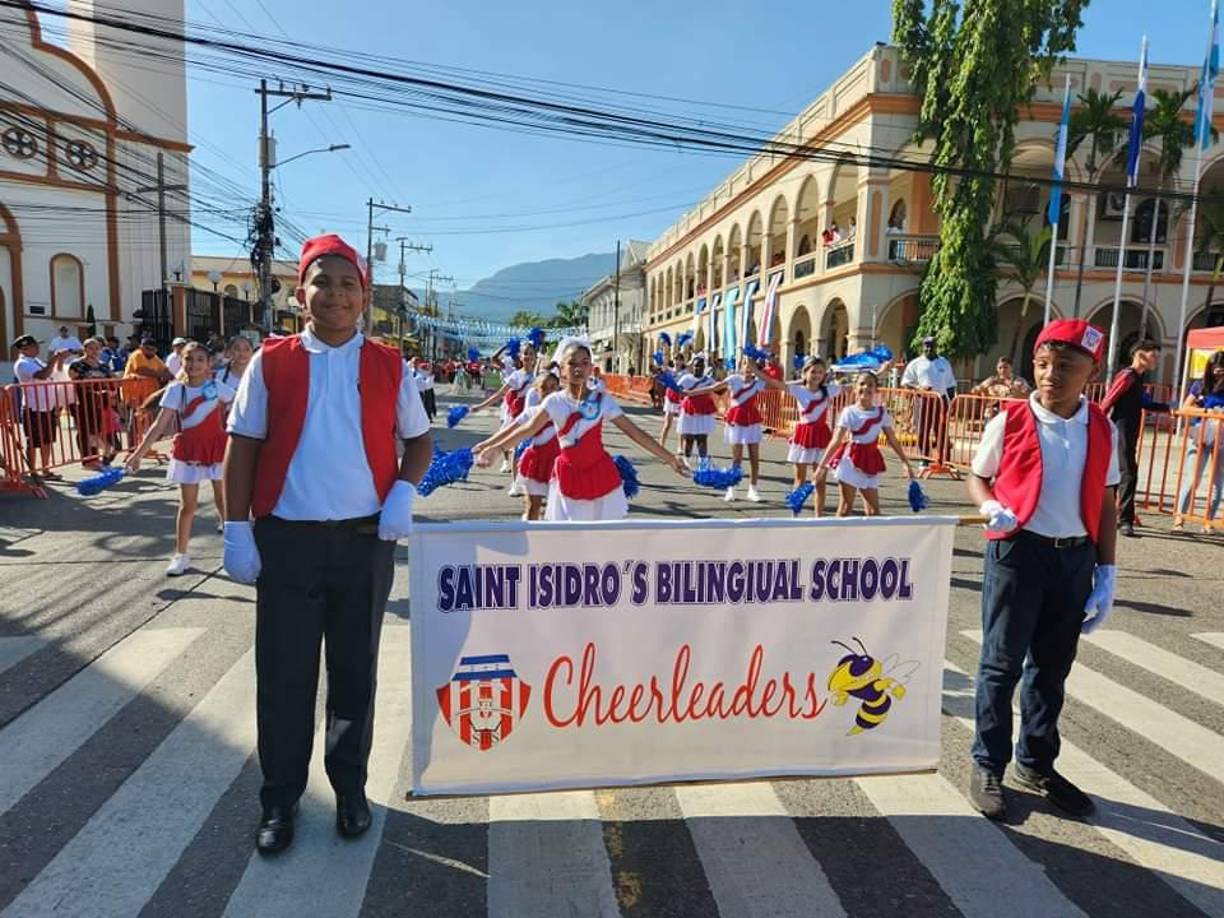 Las escuelas privadas también se hicieron presentes en los tradicionales desfiles de Independencia en La Ceiba. 