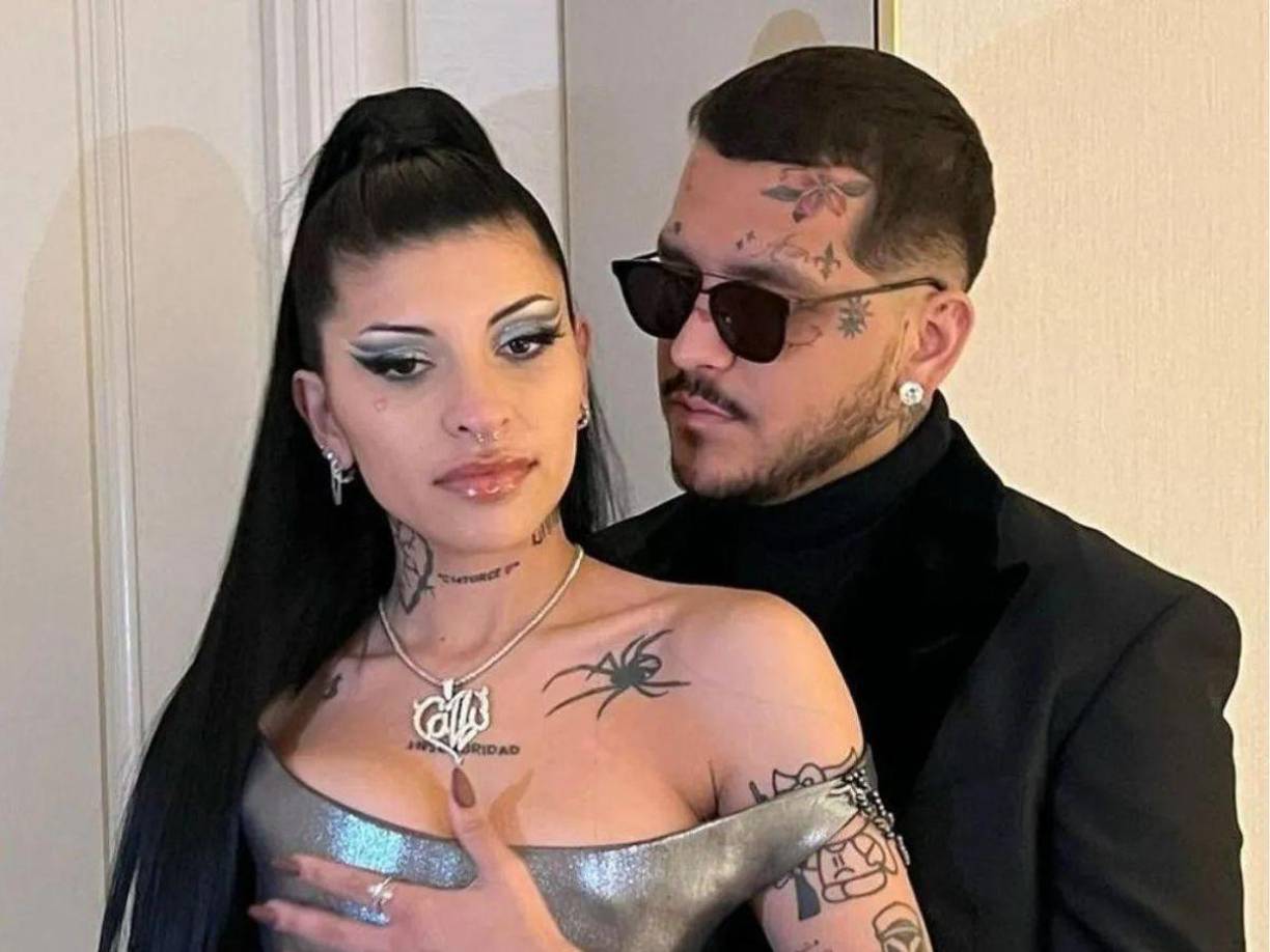 La situación surgió cuando Cazzu compartió una serie de imágenes en las que aparece junto a las hijas pequeñas de una amiga, siendo momentos familiares y de felicidad. Entre estas fotos, Christian Nodal decidió dar like, una acción que no pasó desapercibida para los seguidores de los cantantes.