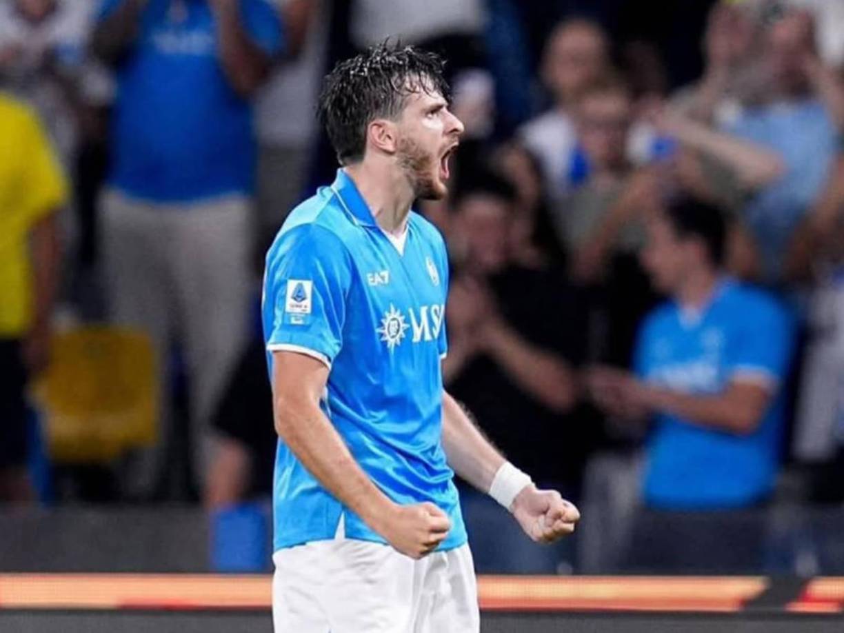 Las negociaciones del Paris Saint-Germain con el Nápoles para el fichaje de Kvicha Kvaratskhelia avanzan rápidamente, según informa Sky Italia. Se espera que el jugador sea traspasado en este mercado.