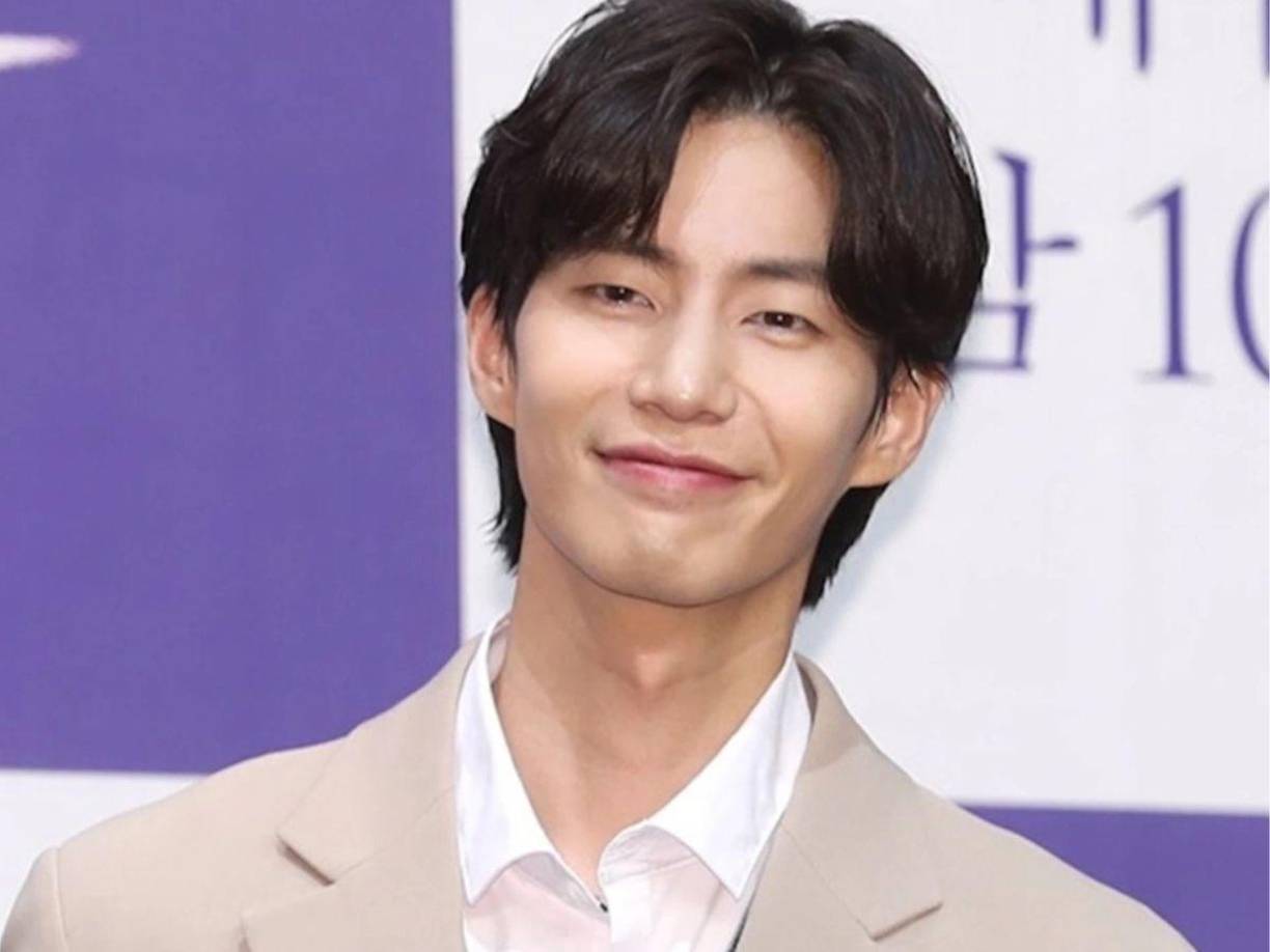 La noticia fue anunciada por la policía de Seongdong en Corea del Sur y hasta el momento no han revelado las causas de su inesperado fallecimiento. 