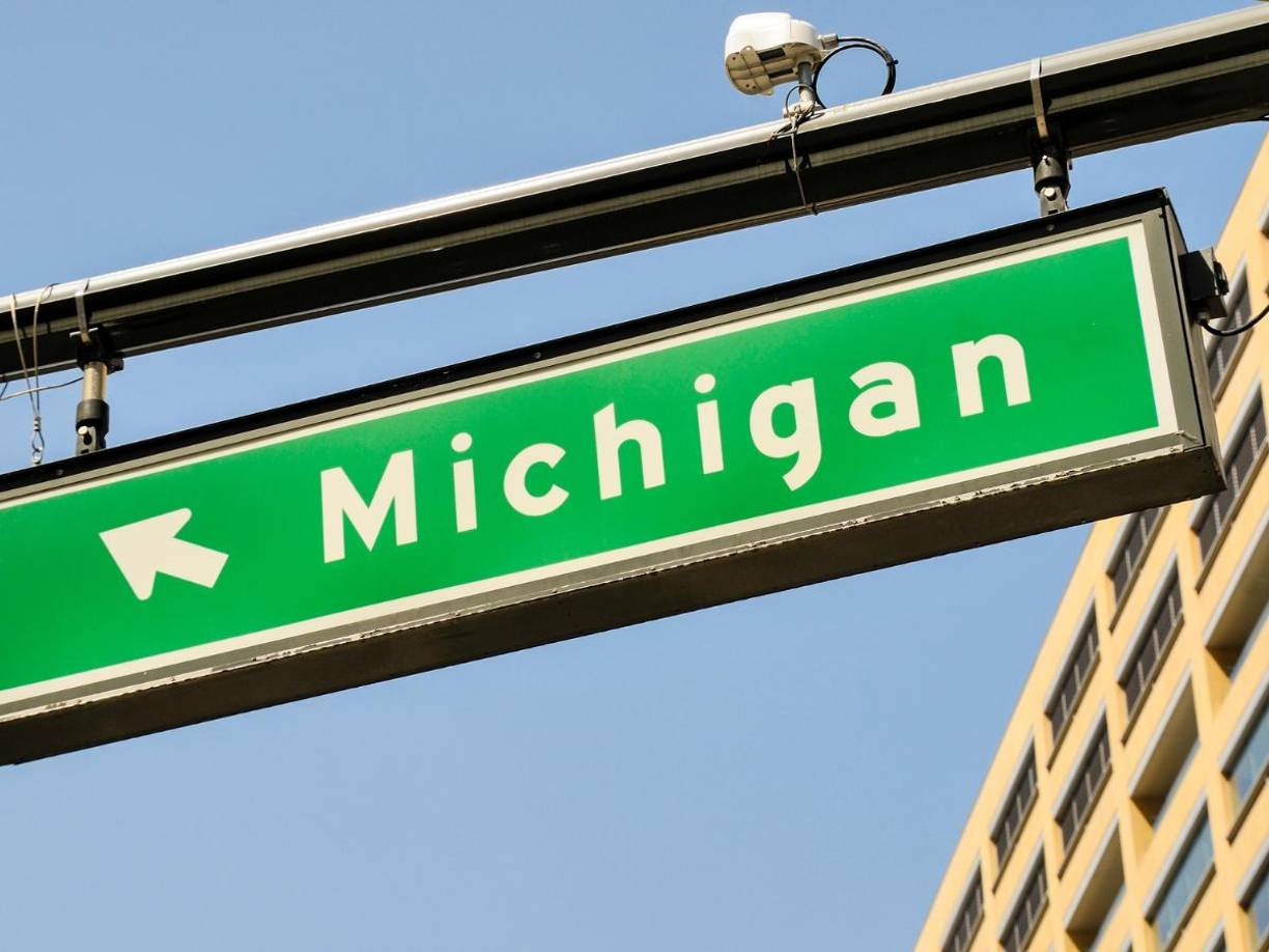 En el medio oeste, algunos estados bisagra, como Michigan y Wisconsin, podrían enfrentar tormentas y lluvias intensas. Estos sistemas climáticos, provenientes del valle del Mississippi, podrían generar inundaciones en áreas puntuales. 