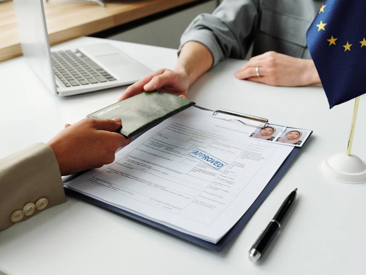 Paso 2. El peticionario envía el Formulario I-129 a USCIS. Luego de recibir un certificado de trabajo temporal de DOL, el peticionario debe presentar el Formulario I-129, petición de trabajado de no inmigrante ante USCIS. 