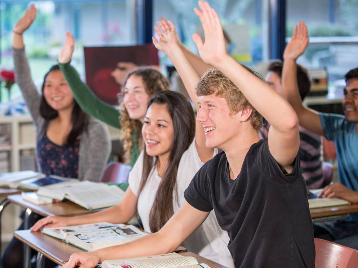 Además, se mantuvieron celebraciones como Rosh Hashaná (3 y 4 de octubre), Yom Kipur y Eid al-Fitr, reforzando el compromiso del DOE con la inclusión y el respeto a las diversas prácticas religiosas de su comunidad estudiantil. 