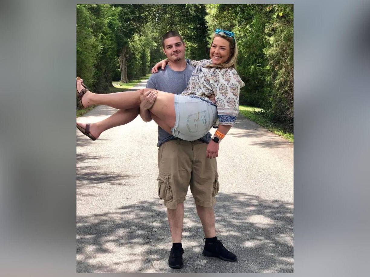 De igual forma, se reportó la muerte de Michael Stovall, de 40 años, y Jesse Pitcher, de 30, quienes estaban de cacería con amigos en Kansas al momento del trágico suceso, dirigían una empresa de plomería.