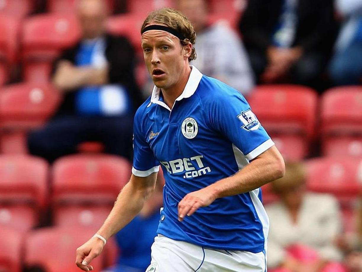 Notablemente ausente en la corte, Stam está programado para comparecer ante el juez el 28 de noviembre, donde escuchará las acusaciones detalladas en su contra.