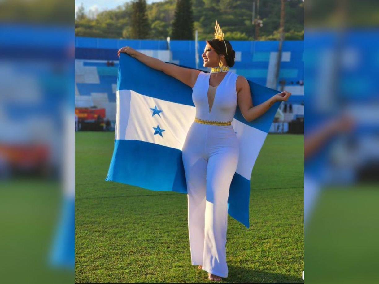 En 2023, la presentadora de televisión Milagro Flores dio de que hablar por su vestuario utilizado para la cobertura de los desfiles patrios para el canal HCH.