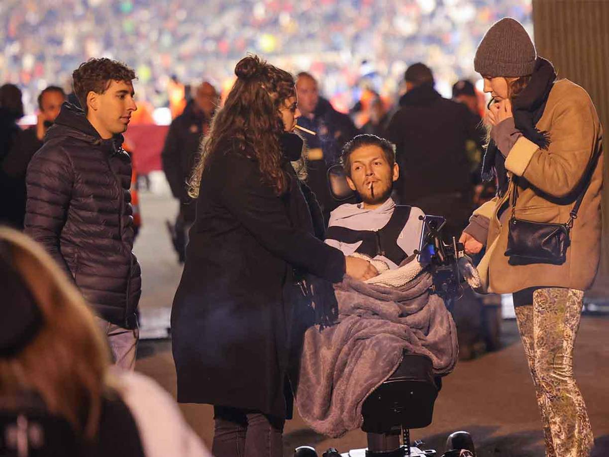 Los 35.000 aficionados que permanecían en el estadio Rey Balduino de Bruselas tras suspenderse el Bélgica-Suecia por un ataque terrorista sucedido en la tarde de este lunes comenzaron la evacuación del recinto al filo de la medianoche tras hora y media de espera a que la situación fuese segura.