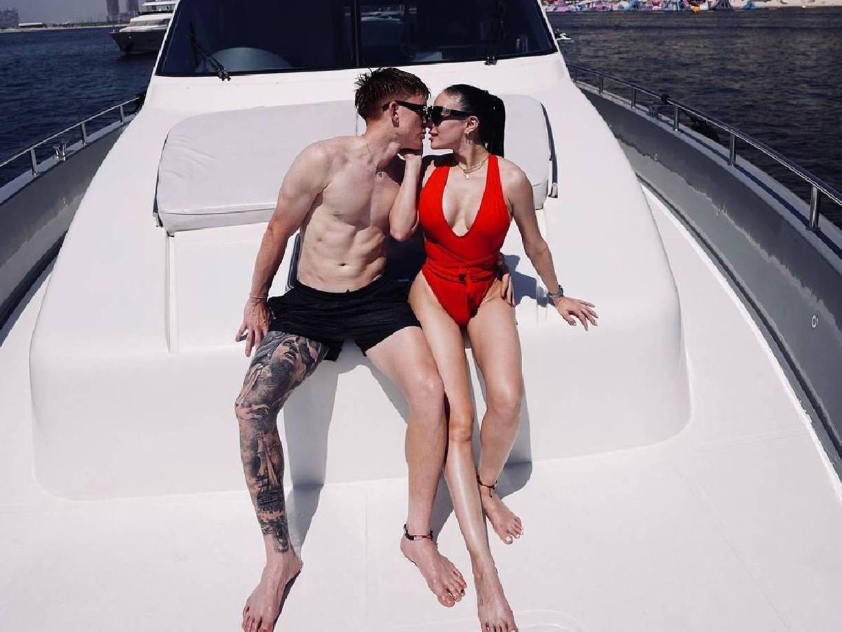 Yaz Jaureguy, prometida del joven futbolista, fue la encargada de dar a conocer el asalto en su domicilio a través de sus redes sociales y mostró cómo quedó su casa tras lo ocurrido.