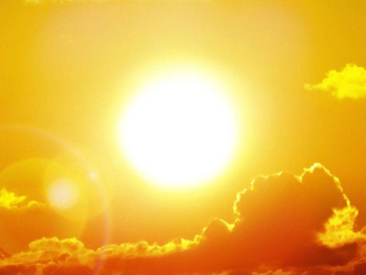 Carías recomendó ver el eclipse solar con los instrumentos adecuados para poder disfrutar del paso de la luna frente al sol.